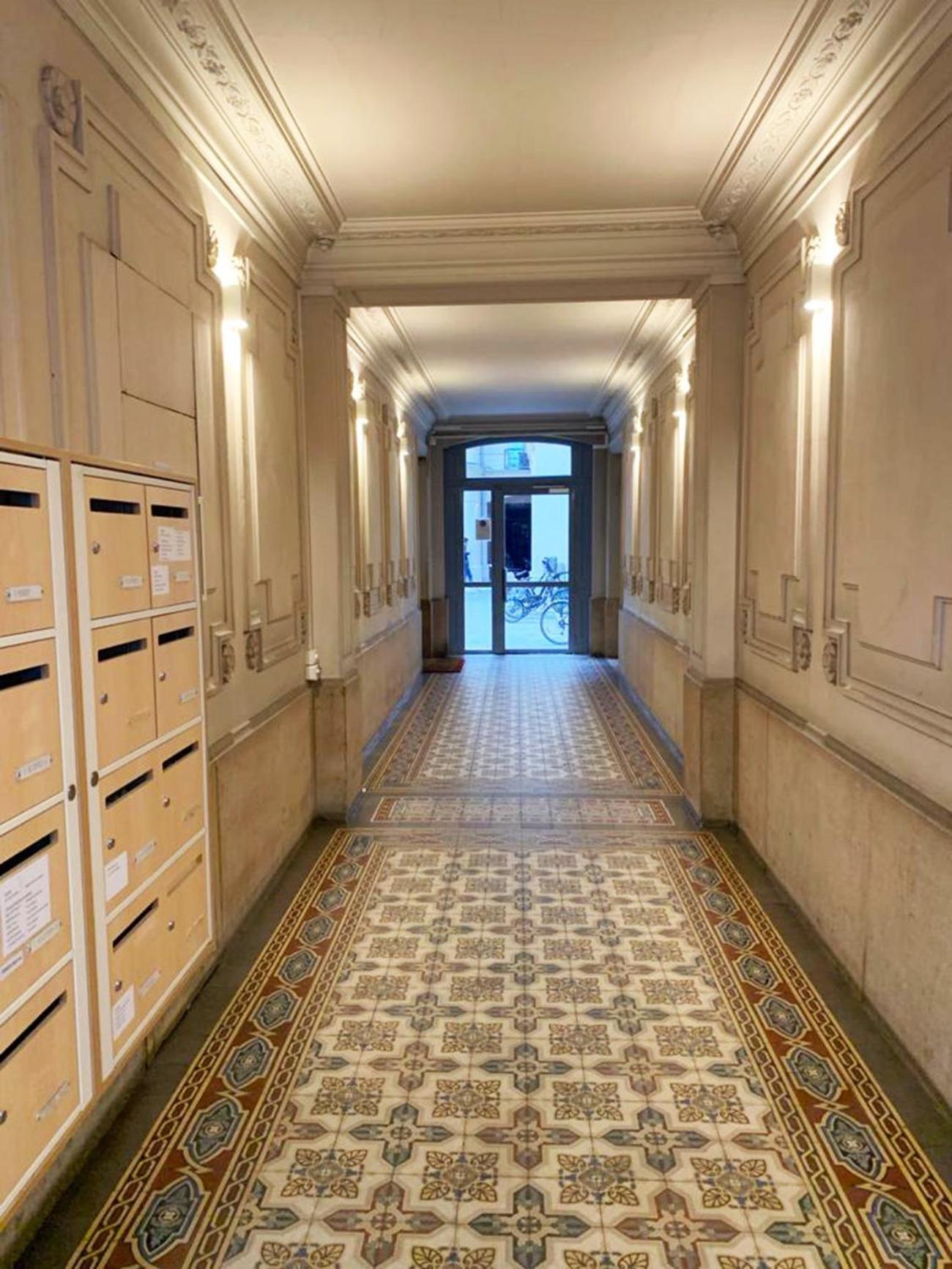 Apartment 90 - Karl Lagerfeld Lafayette *